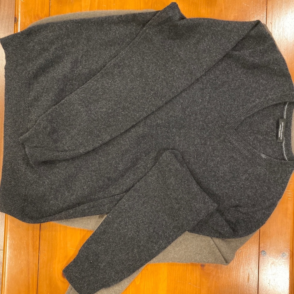Men’s SAKS fifth avenue v-neck cashmere sweaters